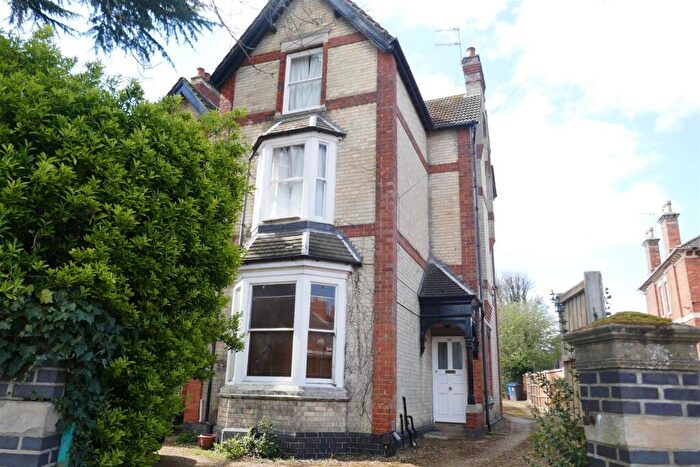 2 Bedroom Apartment To Rent In London Road, Kettering, Northants, NN15