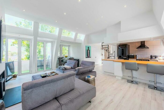 2 Bedroom Flat For Sale In Fulham Road, Chelsea, London, SW10