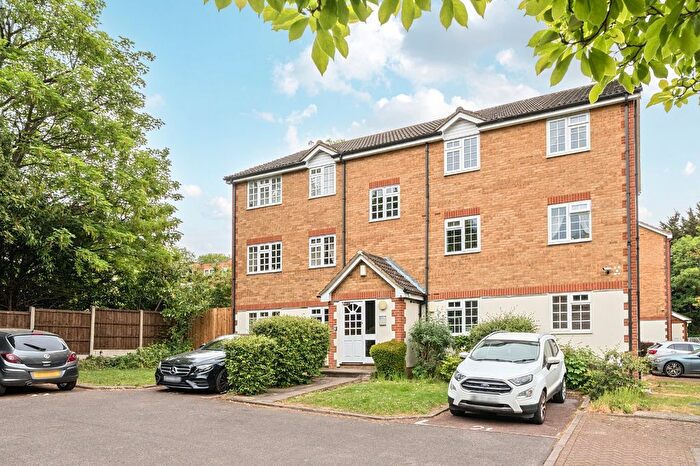 1 Bedroom Flat For Sale In Hanson Close, Beckenham, BR3