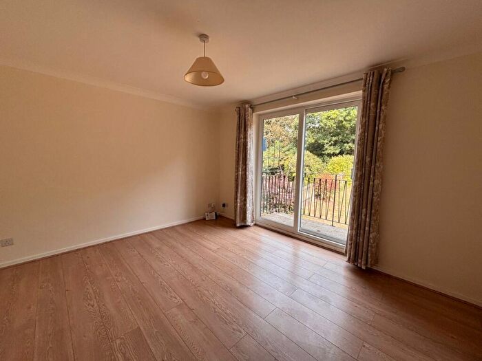 2 Bedroom Apartment To Rent In Oxford Road, Redhill, RH1