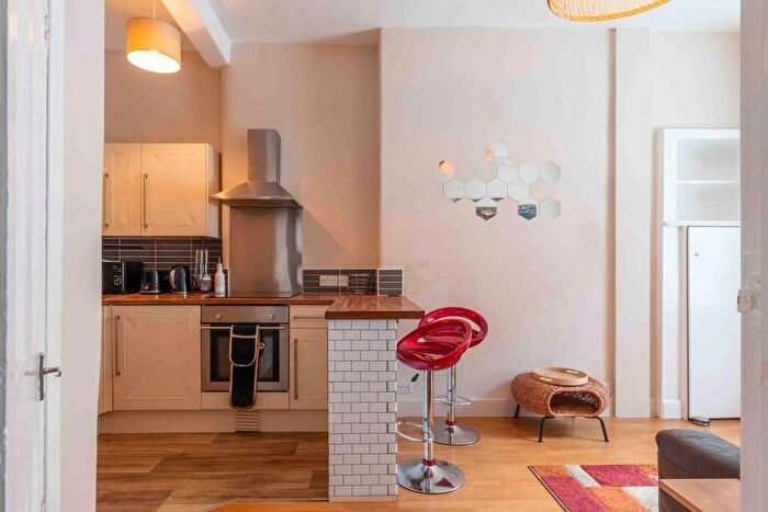 1 Bedroom Flat To Rent In L Wardlaw Street, Edinburgh, EH11