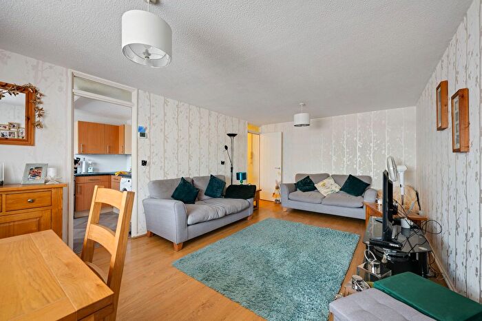 2 Bedroom Flat For Sale In Antelope Road, London, SE18