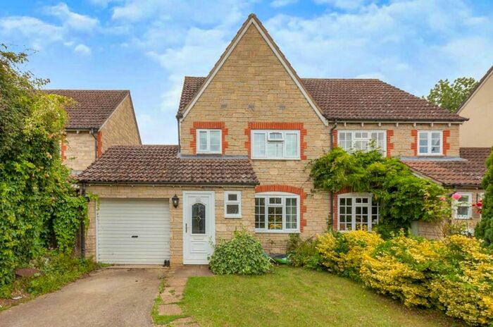 3 Bedroom Property To Rent In Fettiplace Close, Appleton, Abingdon, OX13