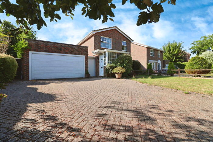 3 Bedroom Detached House For Sale In Harberton Crescent, Chichester, PO19