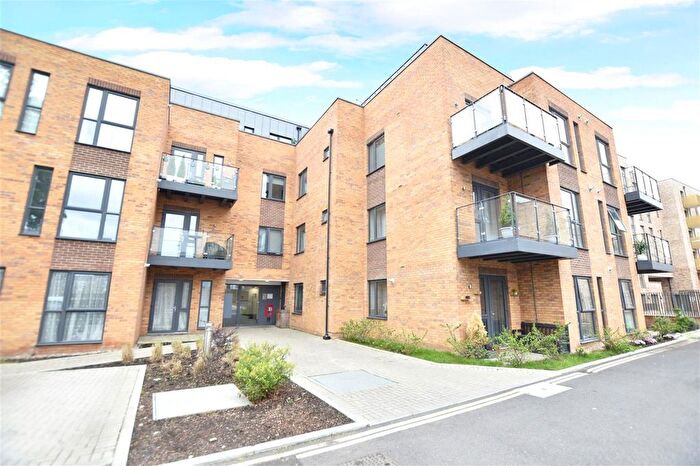 2 Bedroom Flat To Rent In London Road, Hounslow, TW3