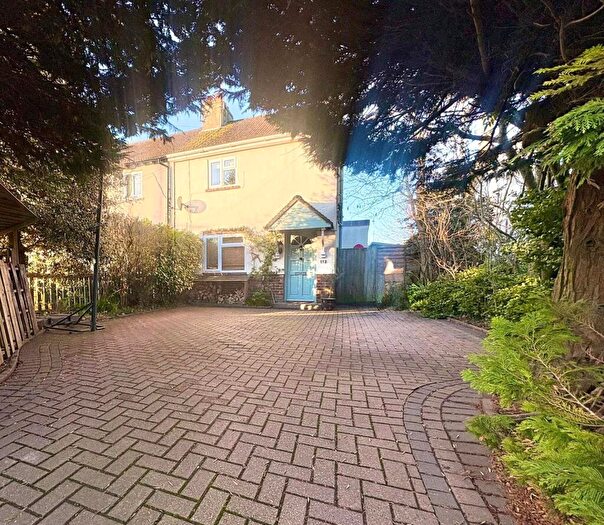 3 Bedroom Semi Detached House For Sale In Lower Weybourne Lane, Badshot Lea, Farnham, Surrey, GU9