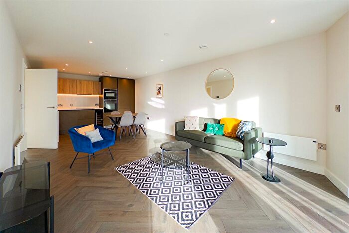 1 Bedroom Apartment To Rent In Castle Wharf, M15