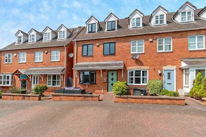 3 Bedroom End Terrace House For Sale In Pattenham Close, Willenhall, West Midlands, WV12
