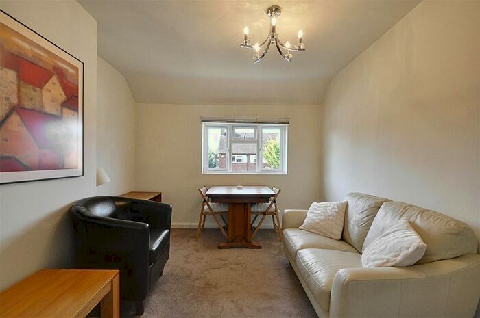 1 Bedroom Flat To Rent In Beech Avenue, Brentford TW8