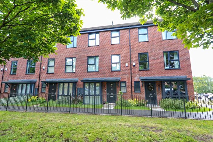 4 Bedroom Town House For Sale In Lakeside Boulevard, Lakeside, Doncaster, DN4