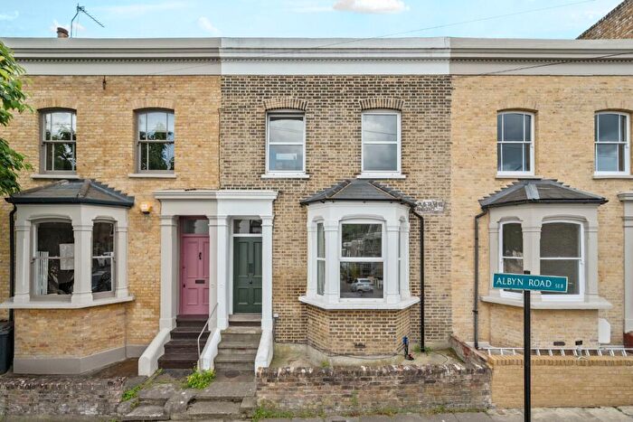 3 Bedroom Terraced House For Sale In Albyn Road, London, SE8