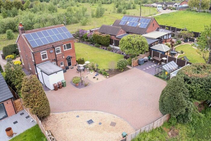 3 Bedroom Detached House For Sale In Wood Lane, Castleford, WF10