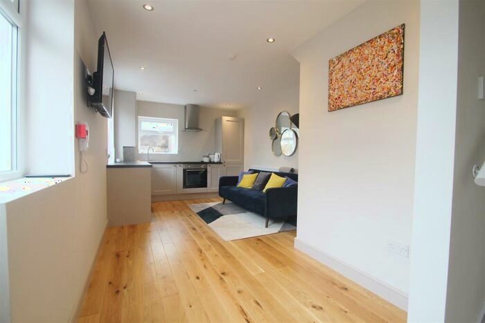 1 Bedroom Apartment To Rent In Merches Gardens, Grangetown, Cardiff, CF11