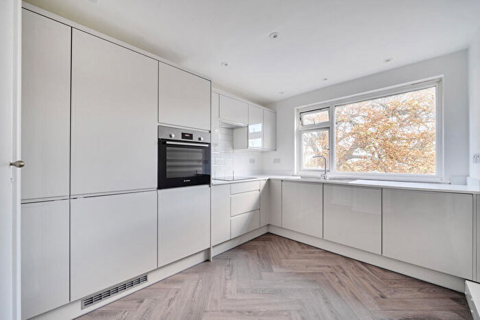 2 Bedroom Apartment For Sale In Burnt Ash Hill, London, SE12