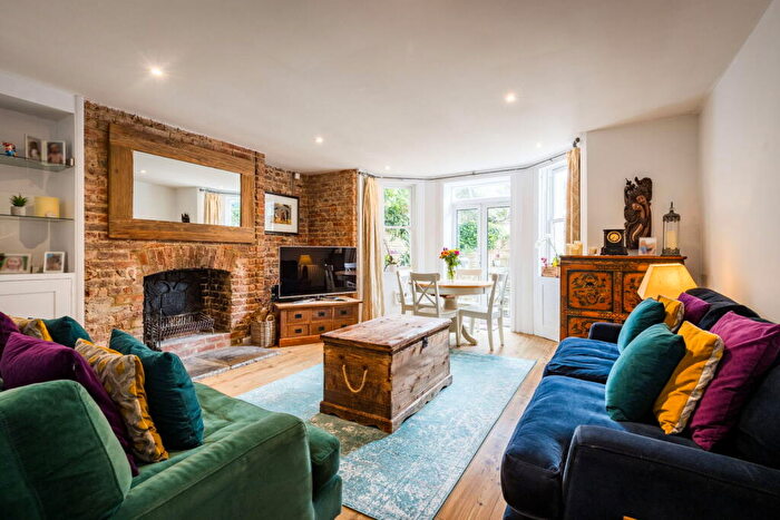 2 Bedroom Apartment For Sale In Sydney Road, Guildford, GU1