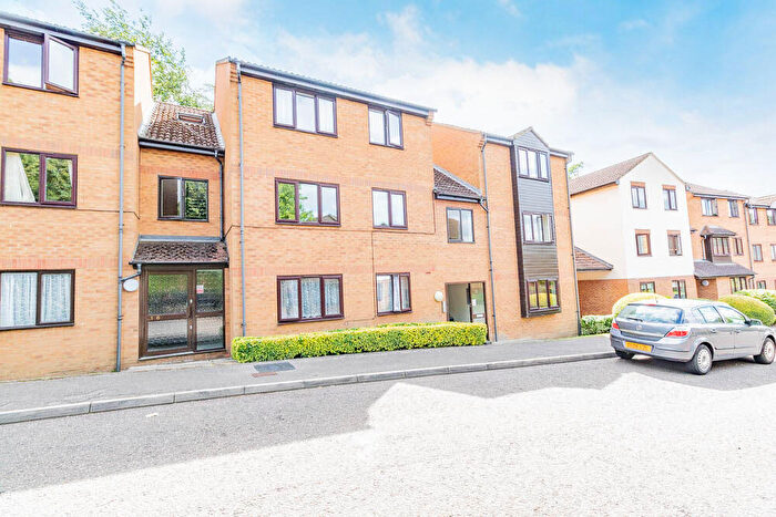 1 Bedroom Flat To Rent In Knaves Hollow, High Wycombe, HP10