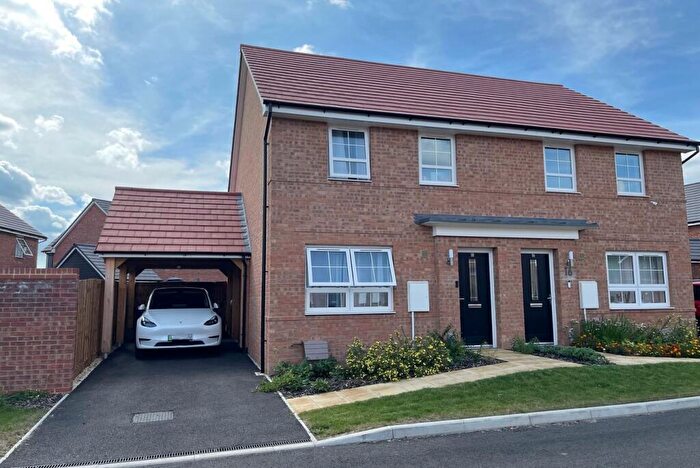 3 Bedroom Semi-Detached House For Sale In The Cuttings, Lower Stondon, Henlow, SG16