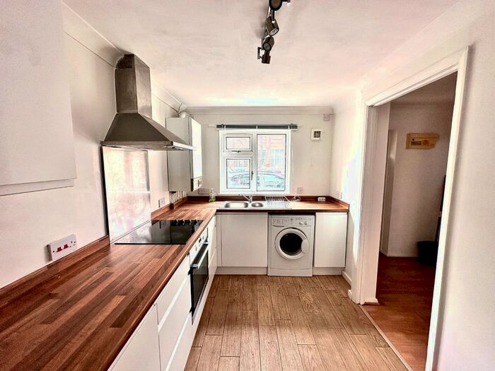 2 Bedroom End Of Terrace House To Rent In Quilter Street, Plumstead, London, SE18