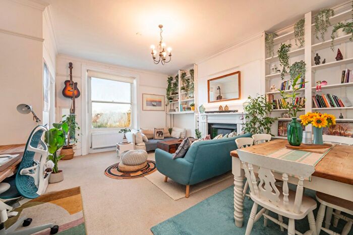 2 Bedroom Flat To Rent In Camden Road, Camden, NW1