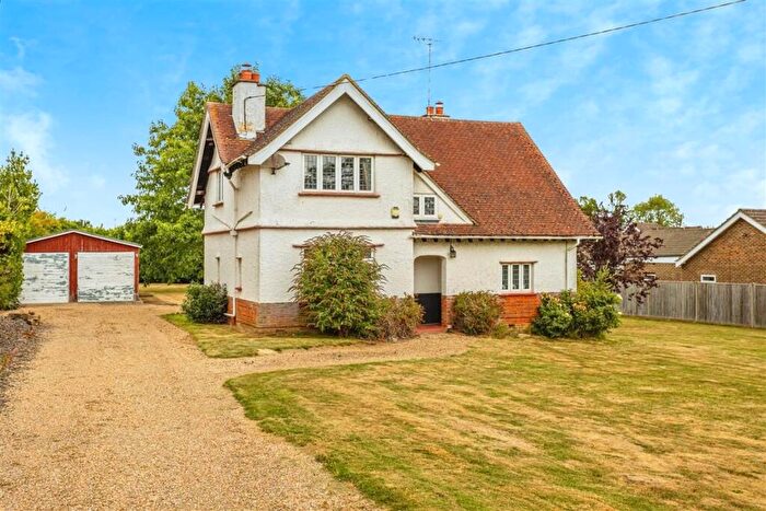 3 Bedroom House To Rent In Silverdale Road, Burgess Hill, RH15