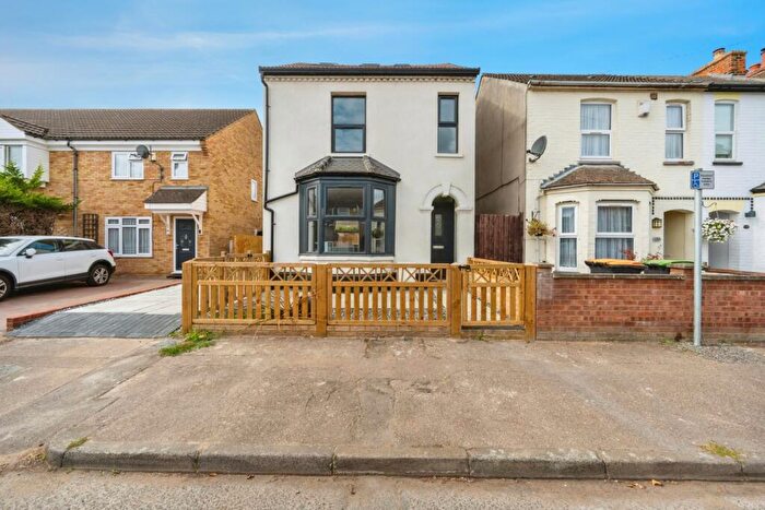 3 Bedroom Detached House For Sale In Beatrice Street, Kempston, Bedford, Bedfordshire, MK42
