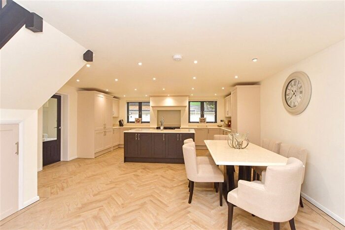 5 Bedroom Detached House For Sale In Beechwood Drive, Meopham, Kent, DA13