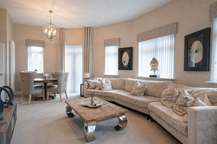 2 Bedroom Apartment To Rent In Boughton Court, Solihull, B90