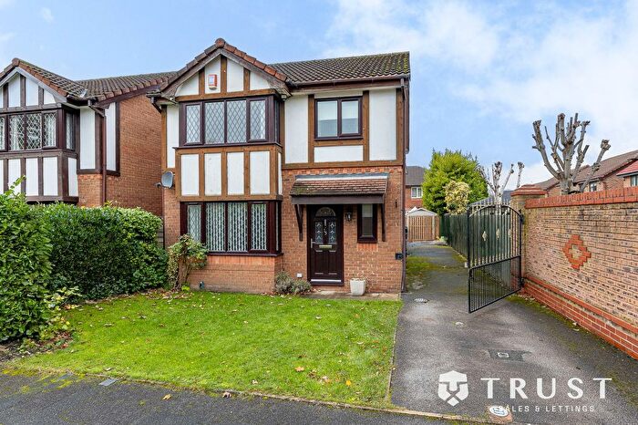 3 Bedroom Detached House For Sale In Thornleigh Drive, Liversedge, WF15