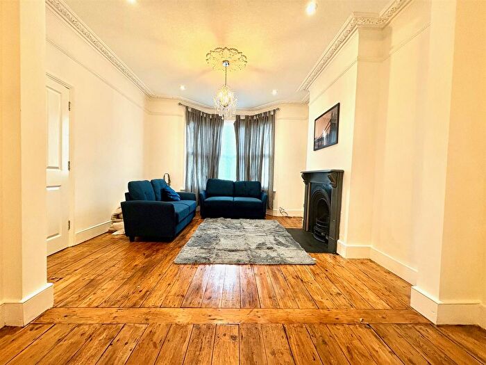4 Bedroom Property To Rent In Claxton Grove, London, W6