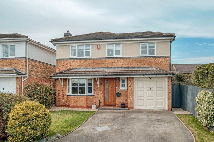 4 Bedroom Detached House For Sale In Aspen Grove, Wythall, B47