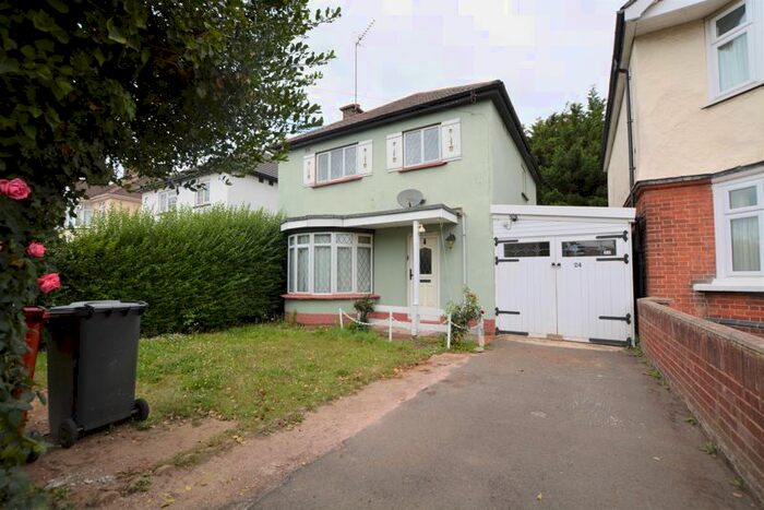 3 Bedroom Detached House To Rent In Farnburn Avenue, Slough, SL1