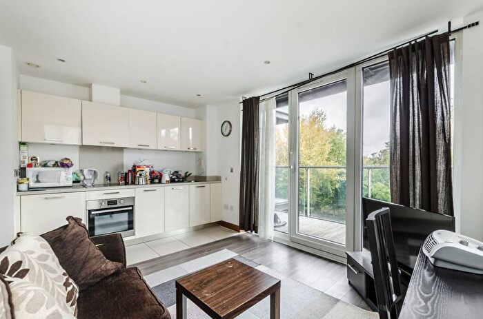 1 Bedroom Flat To Rent In Chelsea Bridge Wharf, Battersea, London, SW11