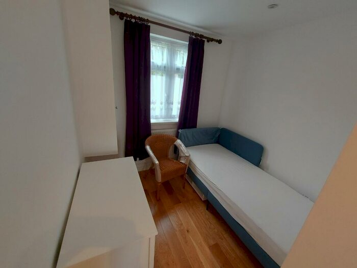 Studio To Rent In St. Margarets Road, Edgware, Greater London, HA8