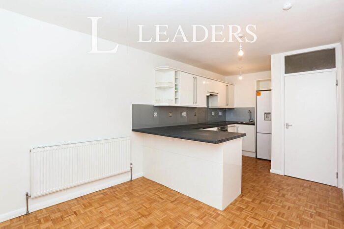 2 Bedroom Flat To Rent In Albemarle Road, Beckenham, BR3