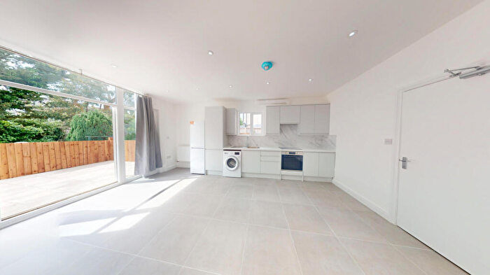 1 Bedroom Flat To Rent In Beaconsfield Road, London, N11