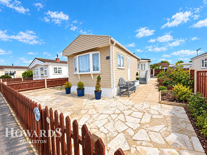 2 Bedroom Park Home For Sale In Blue Sky Close, Bradwell, NR31