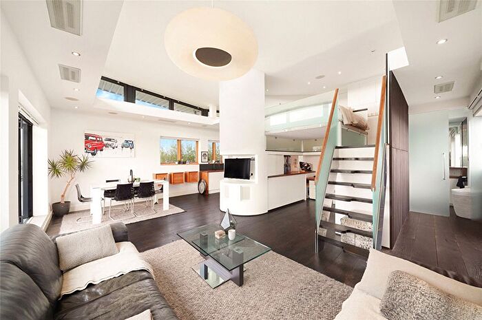 1 Bedroom Flat For Sale In Kilburn High Road, Kilburn, NW6