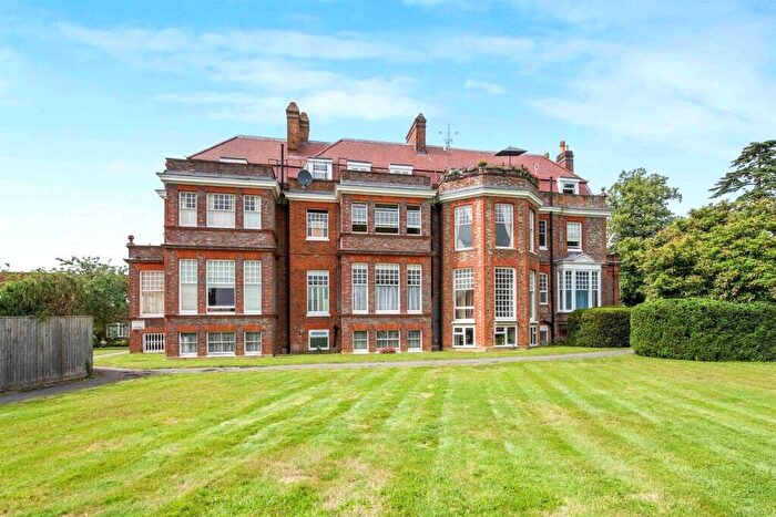 1 Bedroom Flat To Rent In Rosehill House, Peppard Road, Emmer Green, RG4
