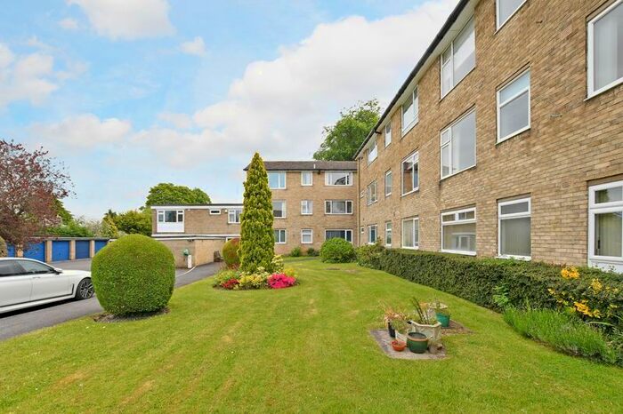 2 Bedroom Flat To Rent In Rushleigh Court, Dore Road, - Garage Included, S17