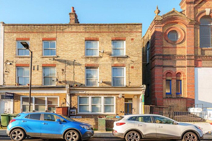 3 Bedroom Flat For Sale In Gautrey Road, Lower Nunhead, London, SE15