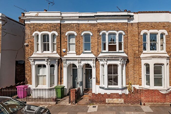 3 Bedroom Terraced House For Sale In Lichfield Road, Bow, E3