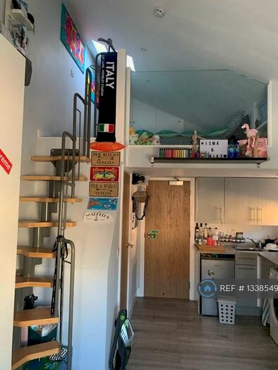 Studio To Rent In Baring Road, London, SE12