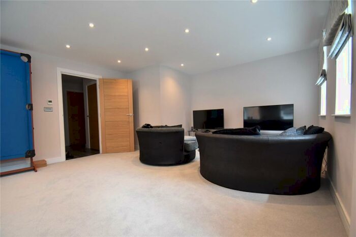 2 Bedroom Apartment To Rent In Station Road, Gerrards Cross, SL9