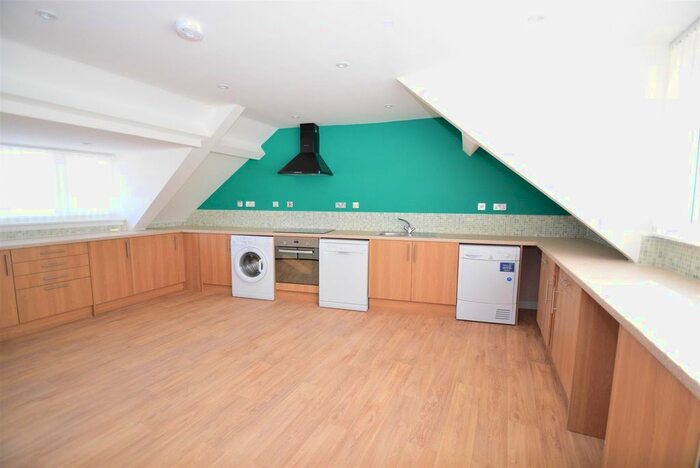 3 Bedroom Flat To Rent In Penthouse - Roxburgh Apartments, Whitley Bay, NE26