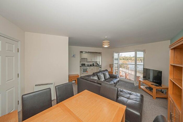 2 Bedroom Apartment For Sale In Grebe Close, Dunston, Gateshead, Tyne And Wear, NE11
