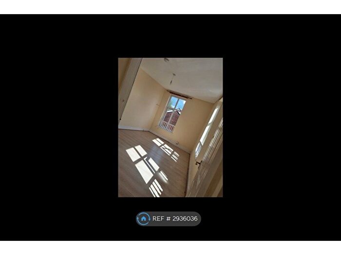 2 Bedroom Flat To Rent In Stockport Road, Manchester, M19