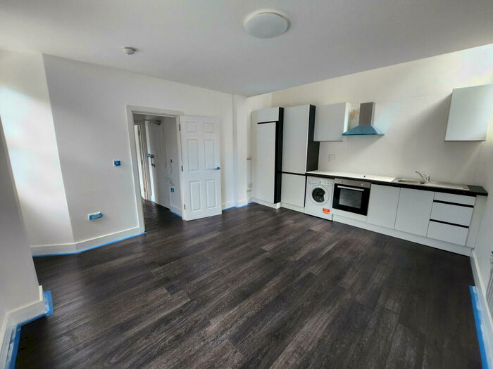 1 Bedroom Apartment To Rent In The Grove, Finchley, London, N3