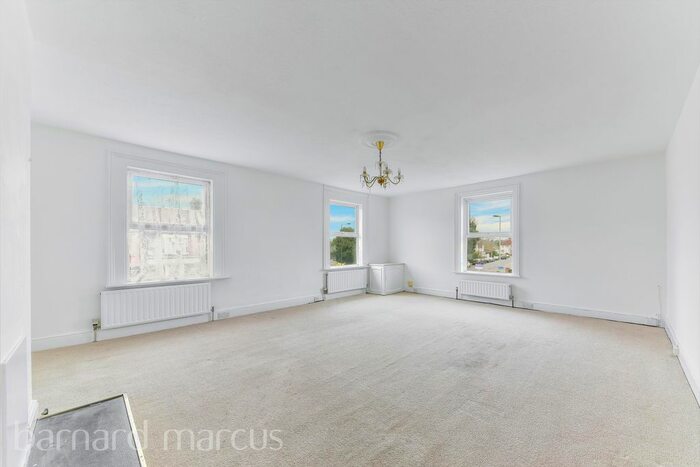 2 Bedroom Flat To Rent In Pound Lane, Epsom KT19