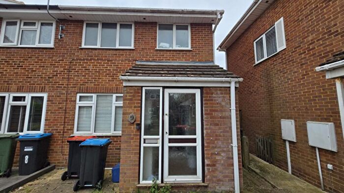 3 Bedroom Terraced House To Rent In Petersham Close, Newport Pagnell, MK16