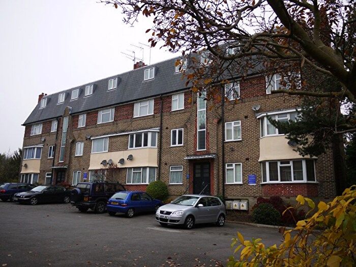 2 Bedroom Flat To Rent In Oakleigh Court, Church Hill Road, East Barnet, Barnet, EN4